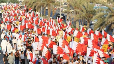 Photo of Bahraini protesters condemn their rulers for violating human rights