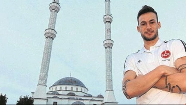 Photo of German footballer reverts to Islam