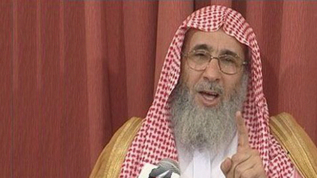 Photo of Saudi preacher issues fatwa calling on capturing Shia women to be given for the so-called IS jihadists