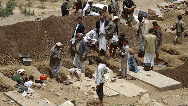 Photo of Saudi airstrikes kill 5 family members west of Yemen’s capital