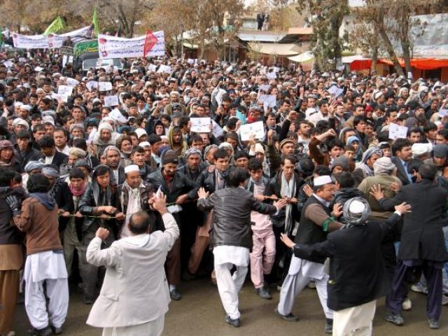 Photo of Thousands attend funerals of beheaded Afghan Shias
