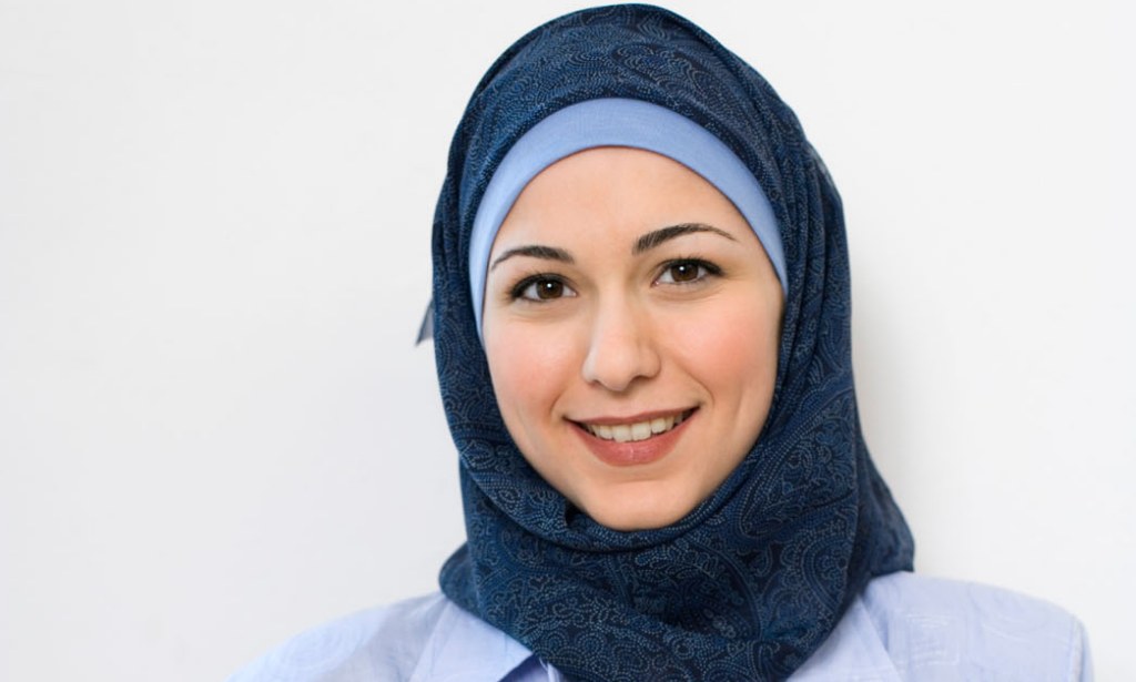 Photo of Teen suspended for wearing Islamic headscarf at work