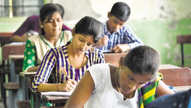 Photo of Students asked to remove hijab to write SSC exam in Maharashtra