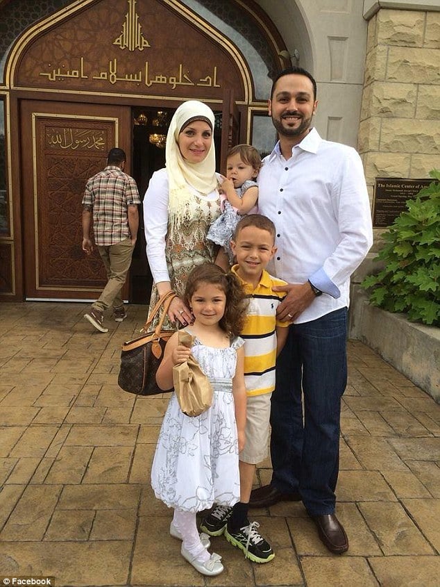 Photo of Muslim family kicked off United Airlines plane for discrimination issues