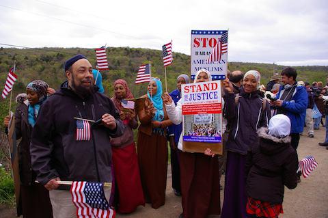 Photo of Anti-Islamberg motorcycle rally fizzles as hundreds turn out to support Catskills Muslims