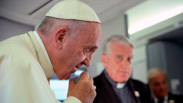 Photo of Pope says it’s wrong to identify Islam with violence