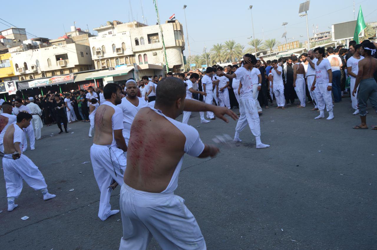 Photo of Thousands of Ahl al-Bayt lovers participate in self-flagellation Husseini processions