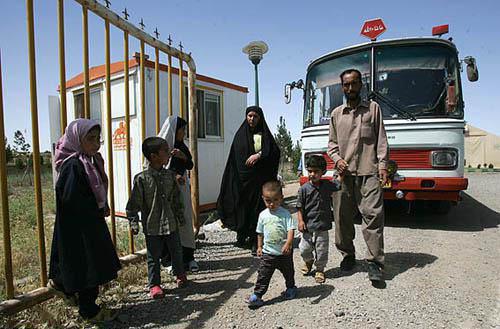 Photo of Thousands of pilgrims left stranded at Pak-Iran border
