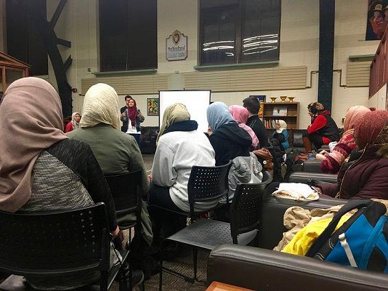 Photo of Wisconsin Students Try Hijab for a Day