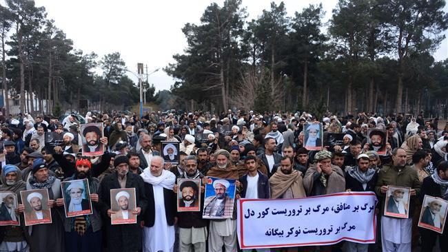 Photo of ‘Death to ISIS!’ Thousands of Shias protest against ISIS in western Afghanistan