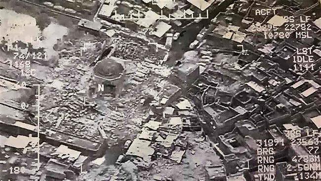 Photo of Daesh blows up Mosul’s iconic al-Nuri Mosque