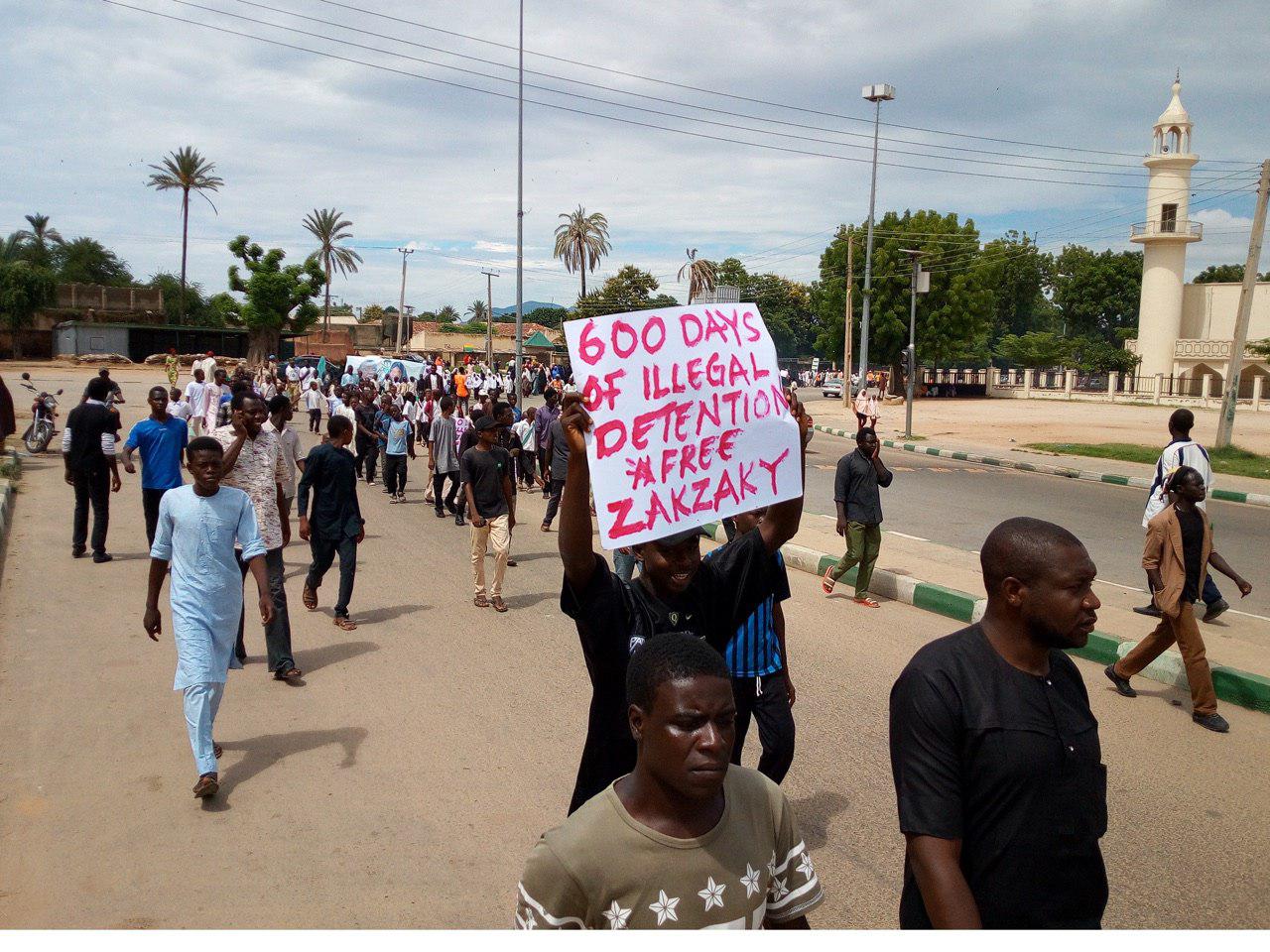 Photo of Shia community in Nigeria holds procession condemning 600 days of illegal detention of Sheikh Zakzaky