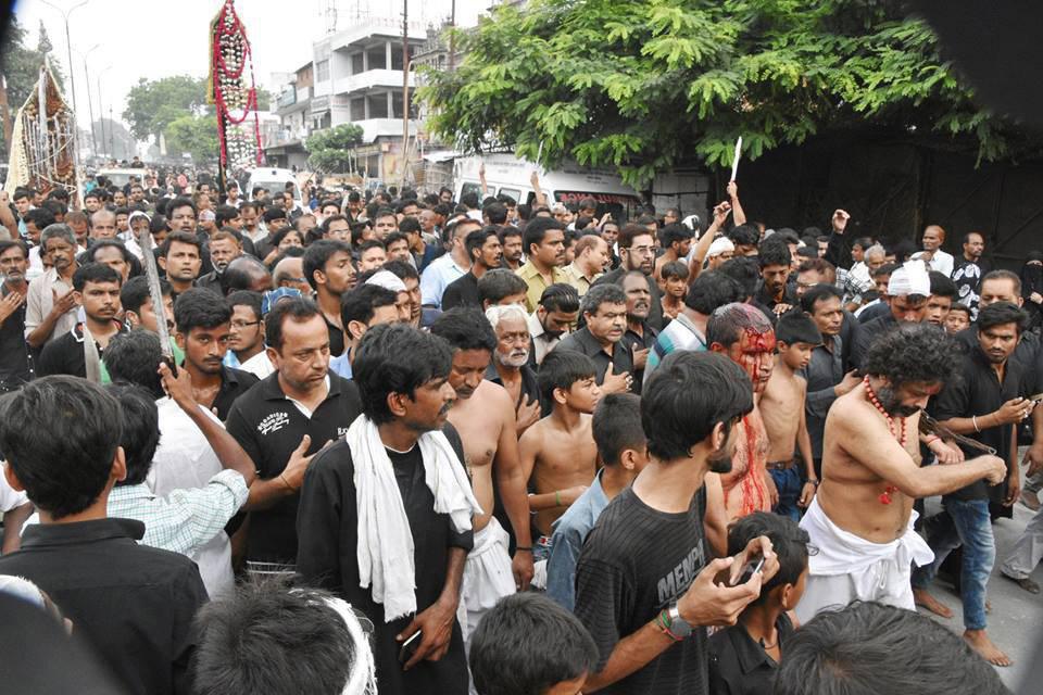 Photo of A Hindu cleric shares Shia Muslims’ sorrows with the Ashura tragedy in India