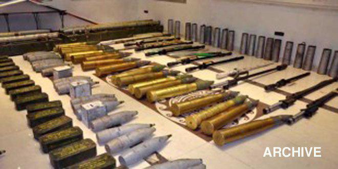 Photo of Syrians seize munitions left behind by ISIS in Palmyra surroundings