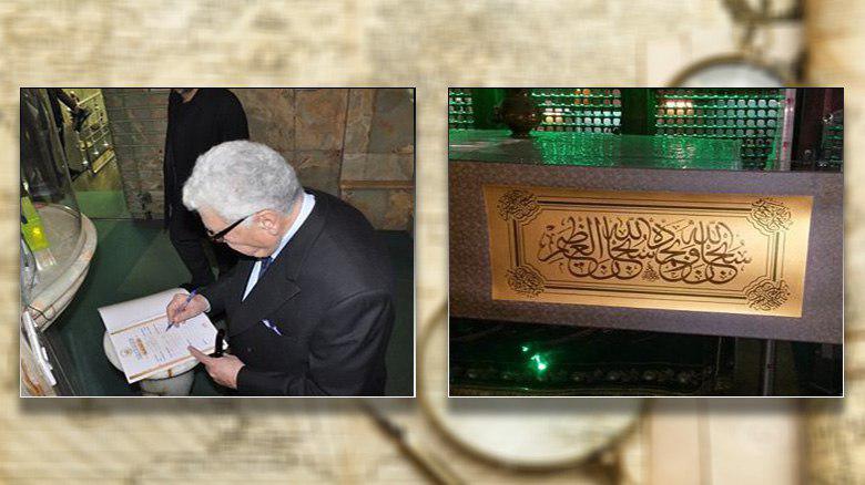 Photo of French businessman presents unique manuscript to Imam Hussein Museum