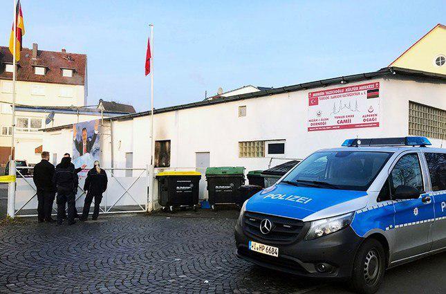 Photo of Mosque attacked with Molotov cocktails in Germany
