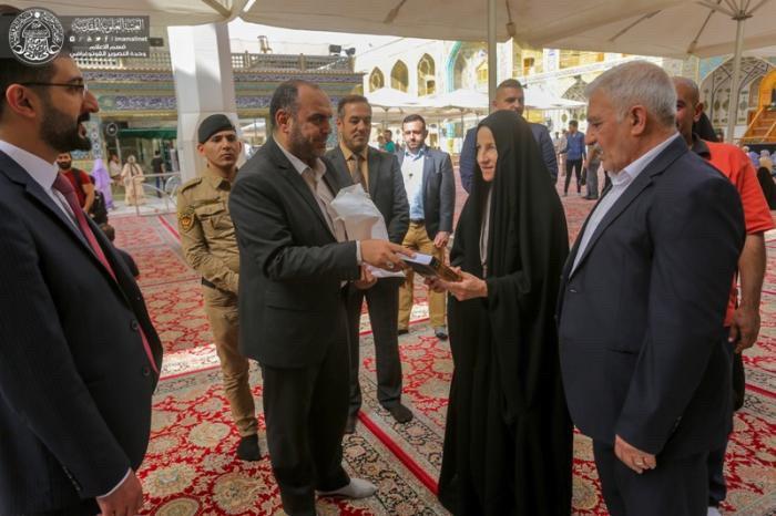 Photo of New Australian ambassador in Iraq visits Imam Ali Holy Shrine