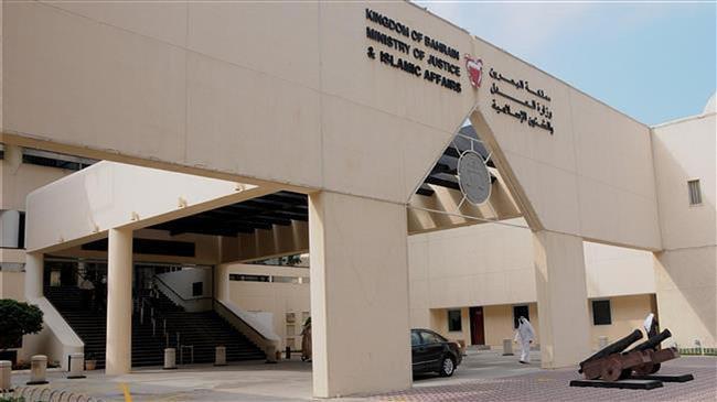 Photo of Bahraini court jails 24 Shias, strips them of citizenship
