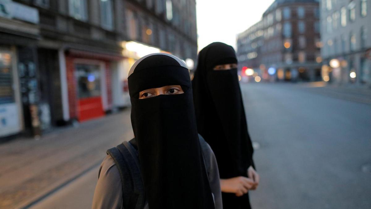 Photo of Danish Muslims defy niqab ban