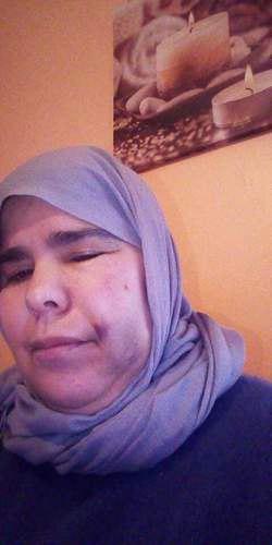 Photo of Moroccan hijabi demands justice after Islamophobic attack in Belgium