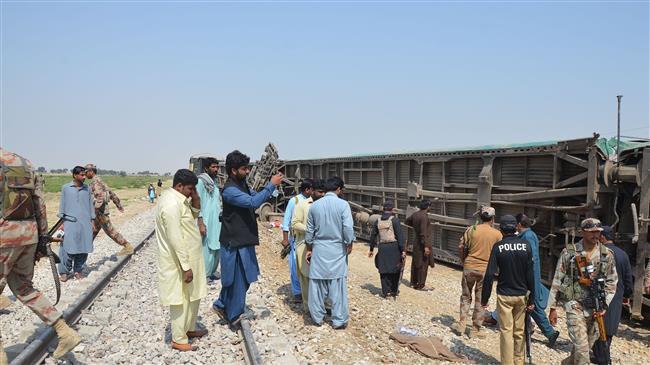 Photo of Bomb blast kills 4 on railway track in southwest Pakistan