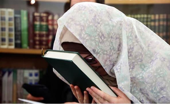 Photo of Swedish woman converts to Islam in Imam Reza Holy shrine