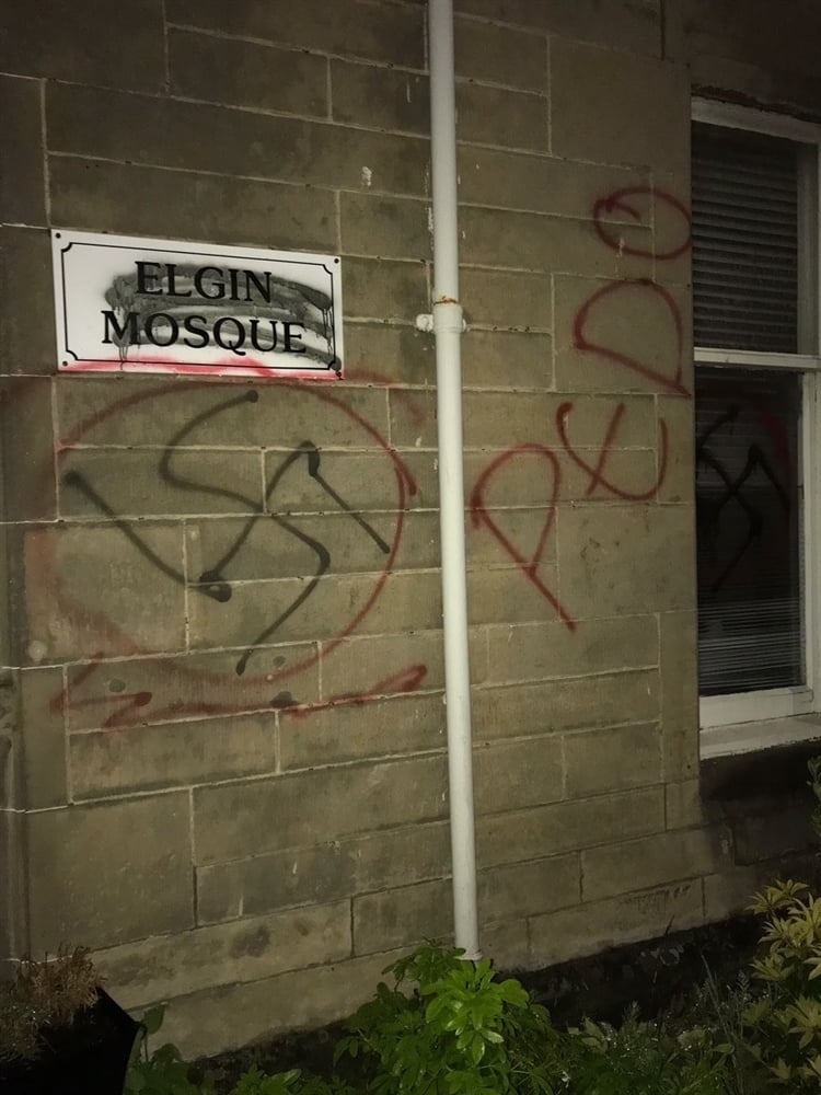 Photo of Mosque in Scotland sprayed with racist graffiti