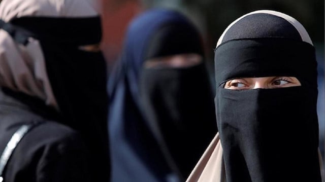 Photo of Dutch municipality forced to apologize to niqabi woman barred from entering playground