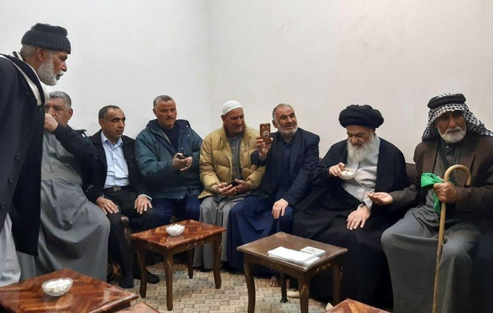 Photo of Members of the Ansar al-Wilaya Group visit the house of Grand Ayatollah Shirazi in the holy Qom