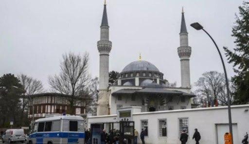 Photo of Muslims and Christians refuse closure of religious centers in Germany