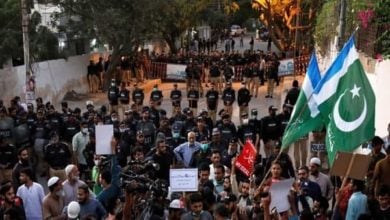 Photo of Thousands stage anti-France protests in Bangladesh, Pakistan