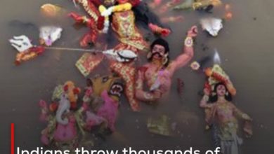 Photo of Indians throw thousands of idols on the street for not protecting them against the virus
