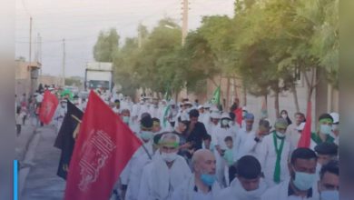 Photo of Iranian pilgrims continue their walk towards the holy city of Karbala to commemorate the Arbaeen