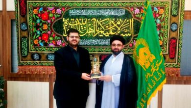 Photo of Imam Redha Holy shrine honors head of Department of Quranic studies at Umm al-Baneen University in Najaf