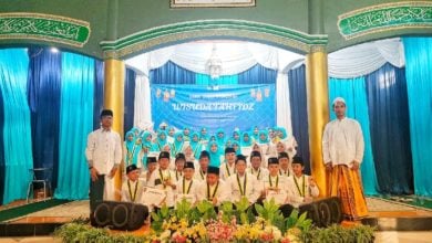 Photo of Imam Hussain Holy Shrine honors distinguished students in Indonesia on Quran memorization