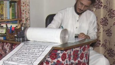 Photo of Kashmiri man writes entire Holy Quran by hand on a single piece of paper