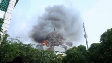 Photo of Huge fire causes dome of the Grand Islamic Mosque in the Indonesian capital, Jakarta, to collapse