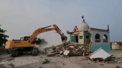 Photo of Footage circulating social media shows Hindu authorities demolishing mosque in Gujarat