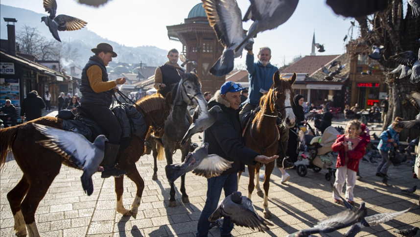 Hadeja Riders 3 Friends Journey on Horseback from Spain to Hajj, Reach Sarajevo ...