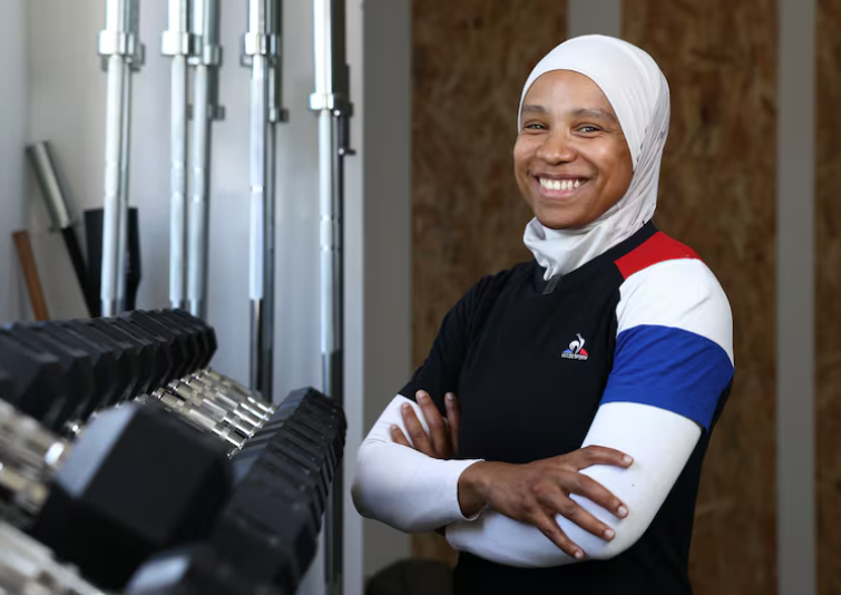 French Weightlifting Champion Opposes Hijab Ban in Competitive Sport ...