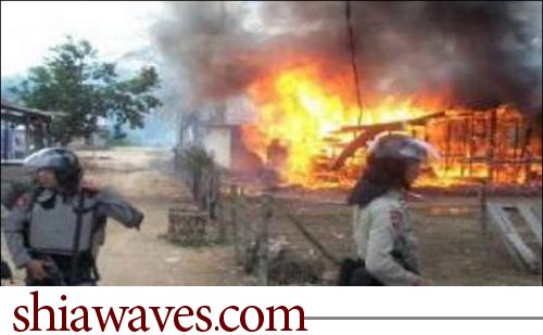 تصویر آتش زدن منازل ،مساجد و حسینیه ها در اندونزی بخاطر اقامه شعائر حسینی