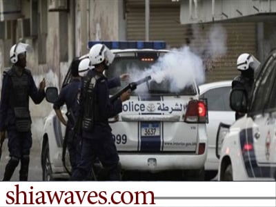تصویر شلیک مستقیم گلوله گازی به سمت زنان شیعه در بحرین