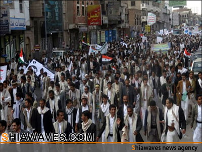 تصویر تظاهرات هزاران نفری شیعیان یمن علیه عناصر تکفیری در سوریه