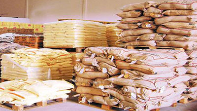 تصویر توزیع مواد غذایی بین ارتش و نیروهای مردمی دفاع از عتبات