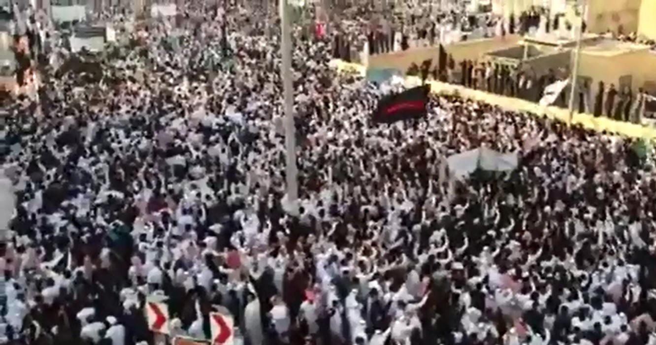 تصویر تشییع شهدای حادثه خونین حسینیه احساء و زنده نگاه داشتن یاد ایشان در سراسر دنیا