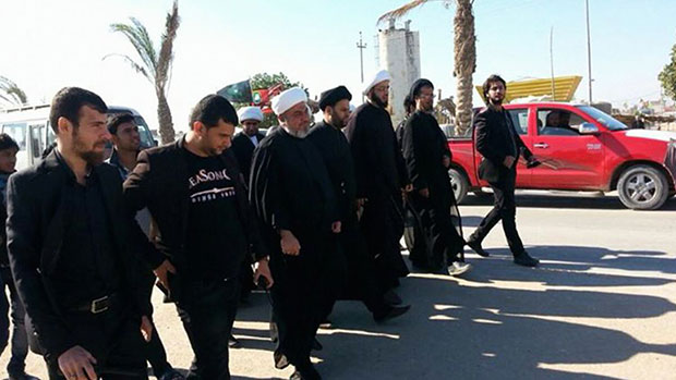 تصویر حضور نمایندگان دفتر آیت الله العظمی شیرازی در پیاده روی اربعین
