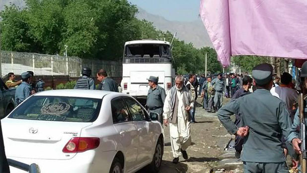 تصویر حمله انتحاری به اتوبوس حامل کارمندان دادستانی کل افغانستان