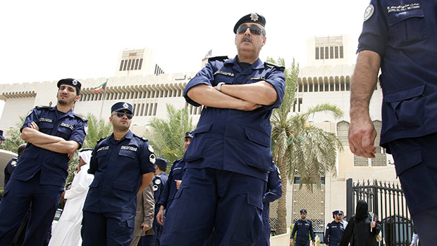 تصویر بازداشت ۷ داعشی قبل از انجام انفجارهای تروریستی در کویت