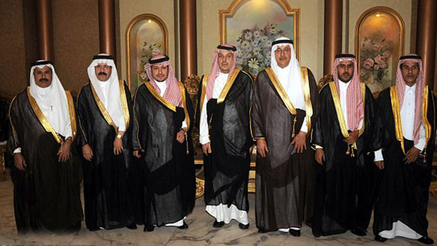 تصویر آتش زیر خاکستر روابط خاندان آل سعود