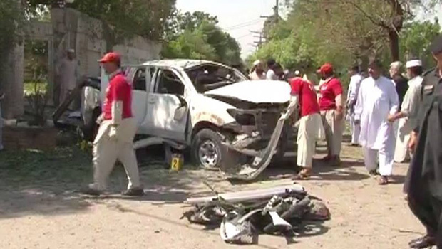 تصویر اقدام طالبان به انفجار انتحاری در پیشاور پاکستان